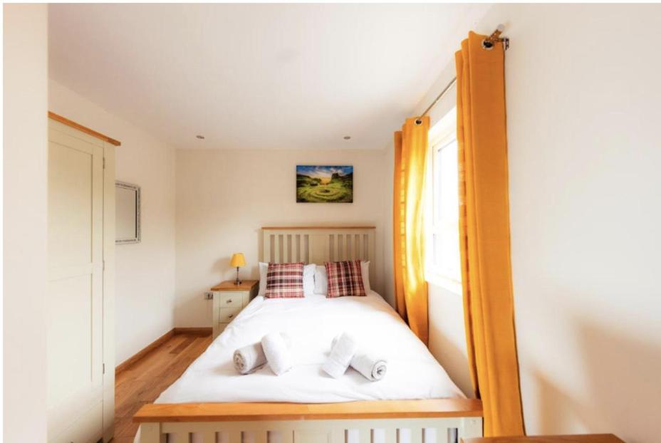 Luxury Cottage With Stunning Views Near Fairy Pools - School House 3 คาร์บอสท์ ภายนอก รูปภาพ