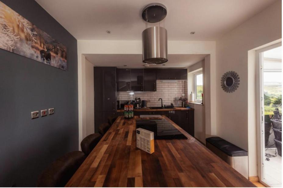 Luxury Cottage With Stunning Views Near Fairy Pools - School House 3 คาร์บอสท์ ภายนอก รูปภาพ