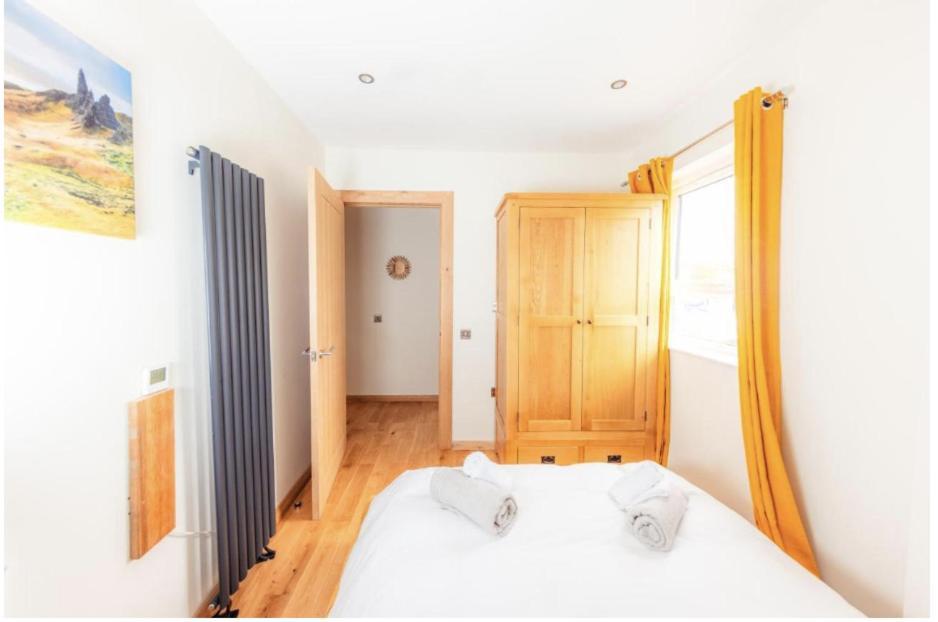Luxury Cottage With Stunning Views Near Fairy Pools - School House 3 คาร์บอสท์ ภายนอก รูปภาพ