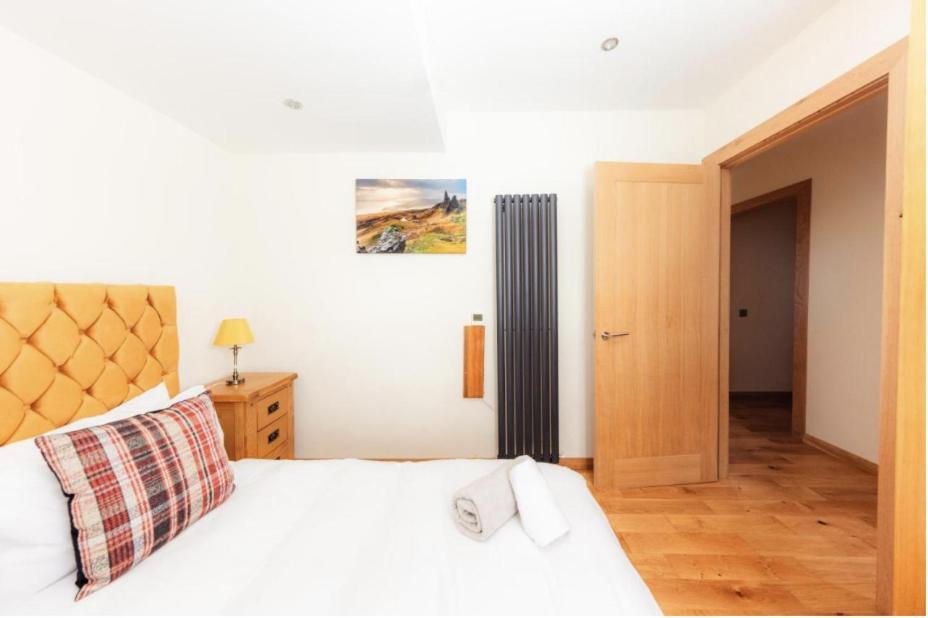 Luxury Cottage With Stunning Views Near Fairy Pools - School House 3 คาร์บอสท์ ภายนอก รูปภาพ