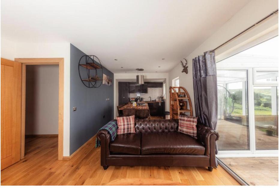 Luxury Cottage With Stunning Views Near Fairy Pools - School House 3 คาร์บอสท์ ภายนอก รูปภาพ