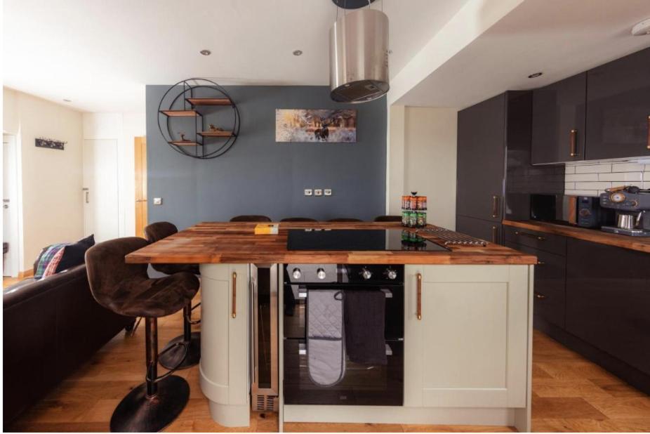 Luxury Cottage With Stunning Views Near Fairy Pools - School House 3 คาร์บอสท์ ภายนอก รูปภาพ