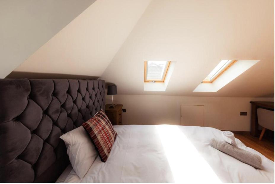 Luxury Cottage With Stunning Views Near Fairy Pools - School House 3 คาร์บอสท์ ภายนอก รูปภาพ