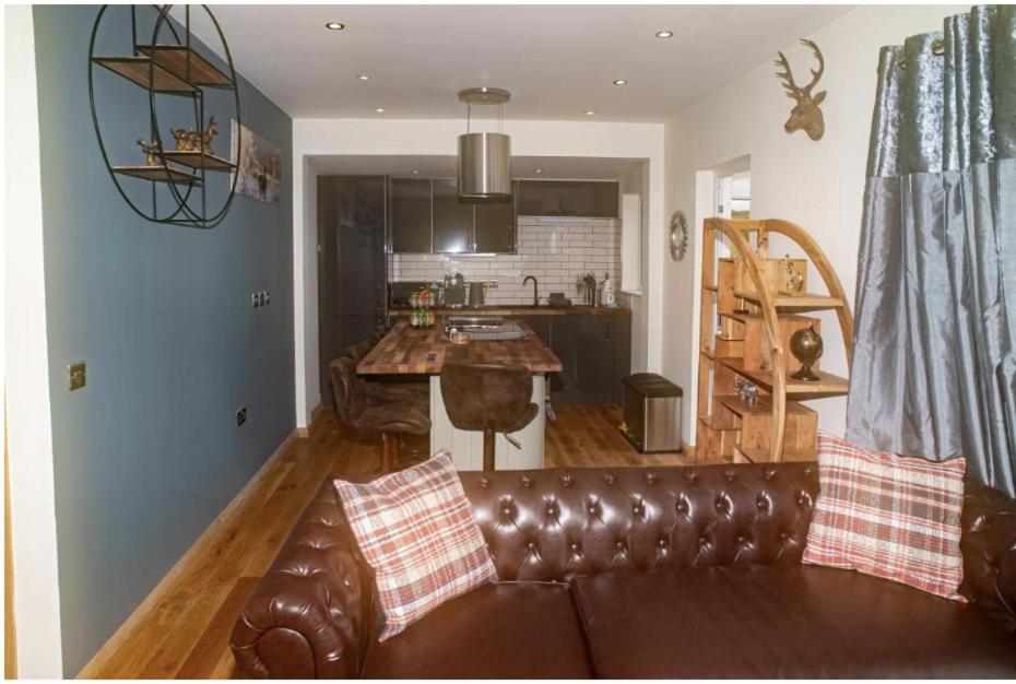 Luxury Cottage With Stunning Views Near Fairy Pools - School House 3 คาร์บอสท์ ภายนอก รูปภาพ