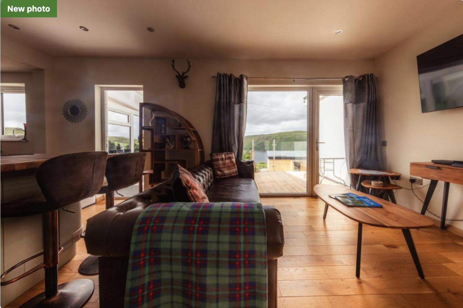 Luxury Cottage With Stunning Views Near Fairy Pools - School House 3 คาร์บอสท์ ภายนอก รูปภาพ