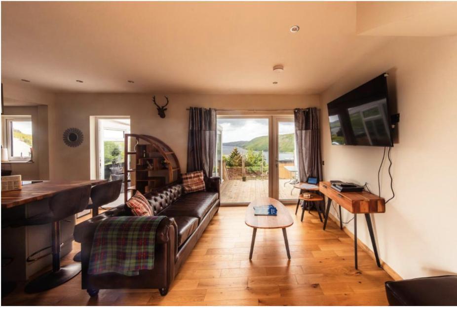 Luxury Cottage With Stunning Views Near Fairy Pools - School House 3 คาร์บอสท์ ภายนอก รูปภาพ